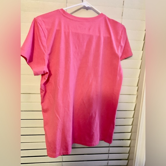 Under Armour Loose Coupe  Neon Pink Tee, Soft Feel- New never worn - Picture 3 of 3